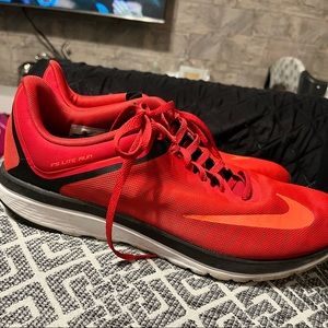 Nike red FS LITE RUN